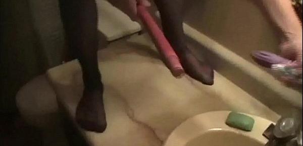  Milf Flooding the Bathroom with her Squirt